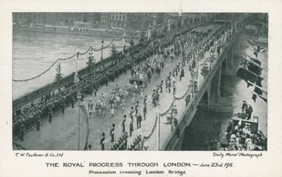 Procession royale traversant le pont de Londres - English Photographer